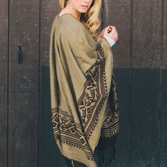 JUST IN MOCHA Reversible Border Tassel Ponchos - Picture 3 of 3
